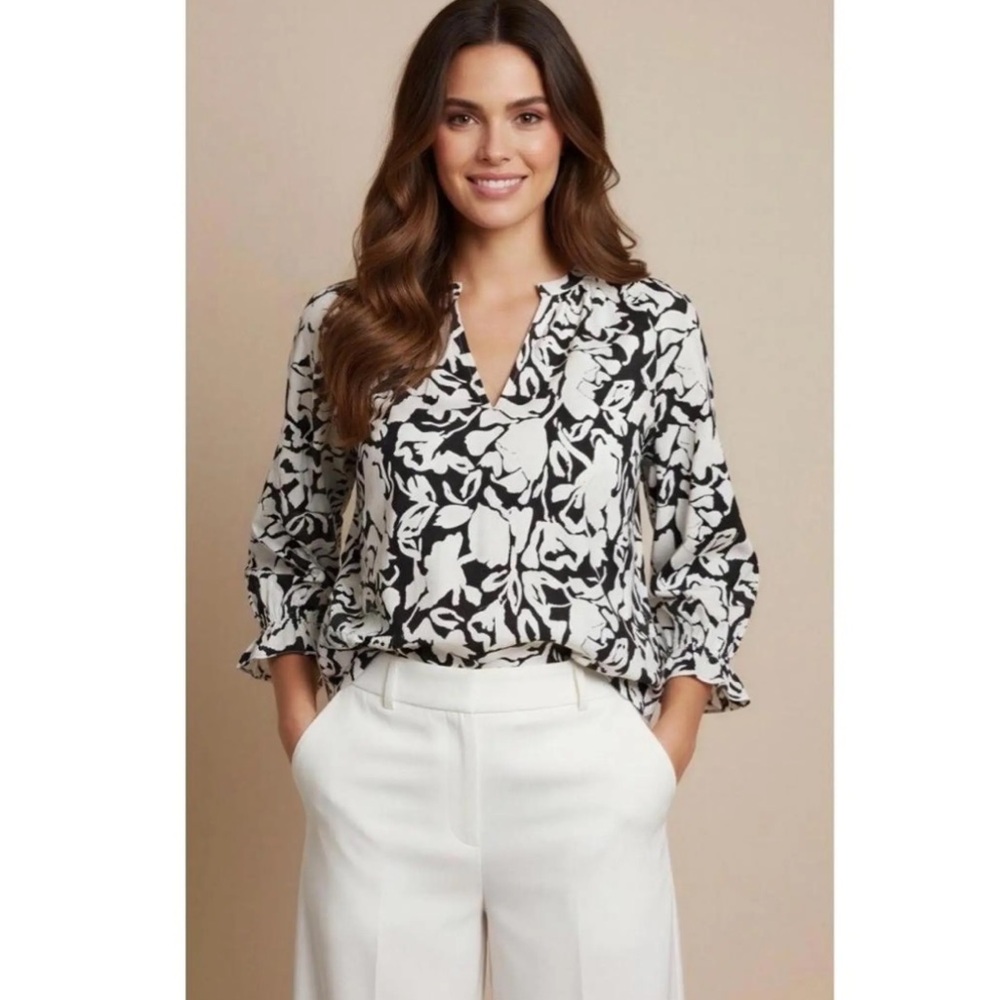 EVEREVE Women’s XS Monochrome B&W Floral Cotton Spandex Blend Top Blouse in EUC
